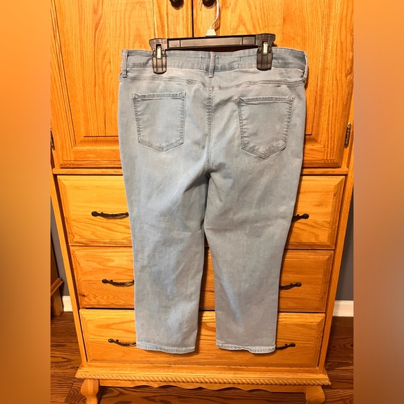 NYDJ Women’s Cropped Jeans - Picture 2 of 3